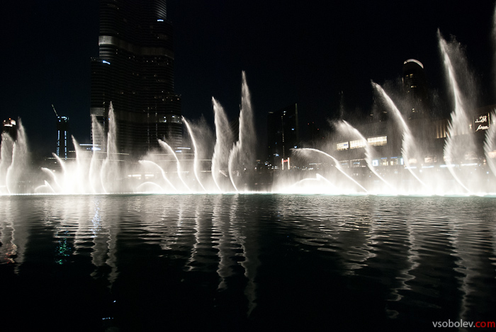 Танцующие и поющие фонтаны Дубай главная достопримечательность Эмиратов. Это конечно же одни из самых больших фонтанов в мире