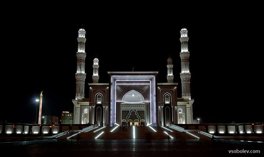 Мечеть Хазрет Султан в Астане - ночные фотографии