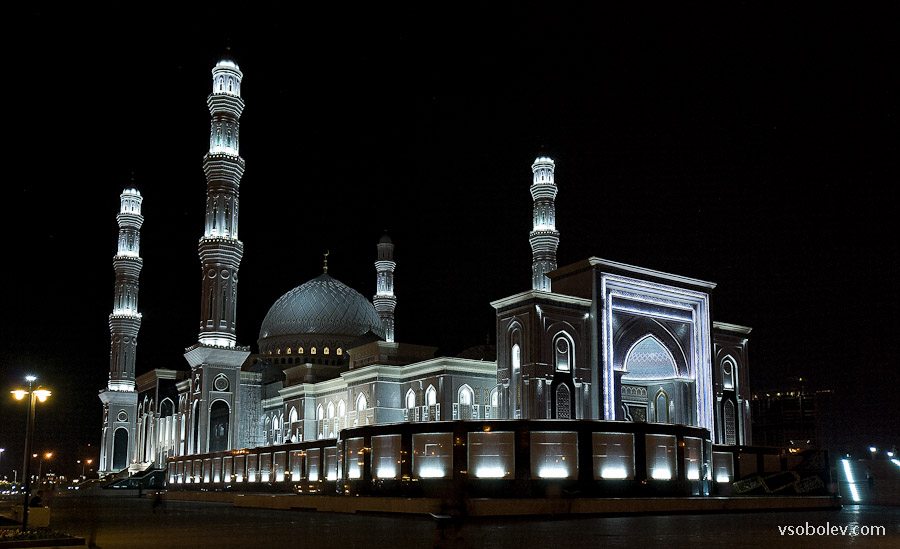 Мечеть Хазрет Султан в Астане - ночные фотографии
