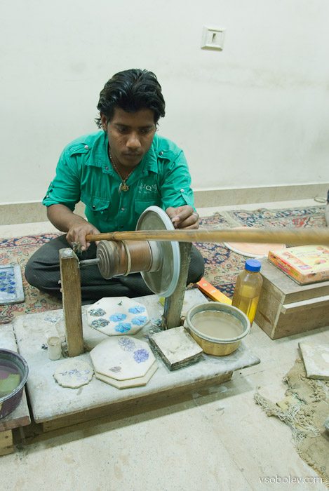 Как делают ковры и мраморные столы в Индии