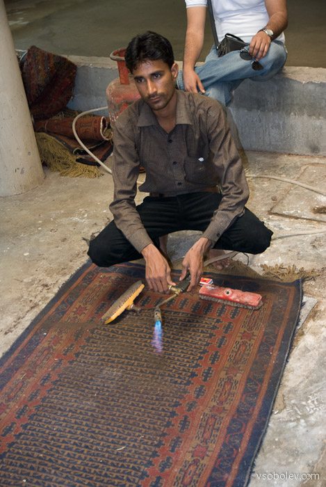 Как делают ковры и мраморные столы в Индии
