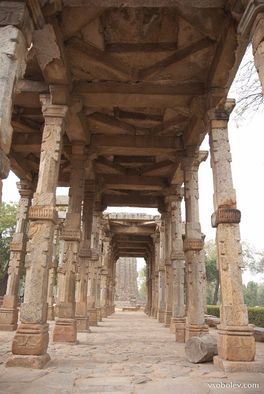 Кутуб-минар и железный столб Дели
