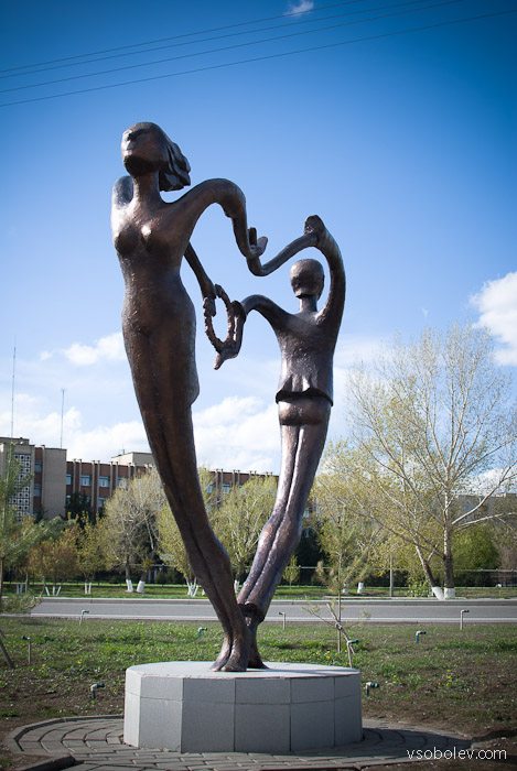 5 скульптур с набережной Иртыша в Усть-Каменогорске