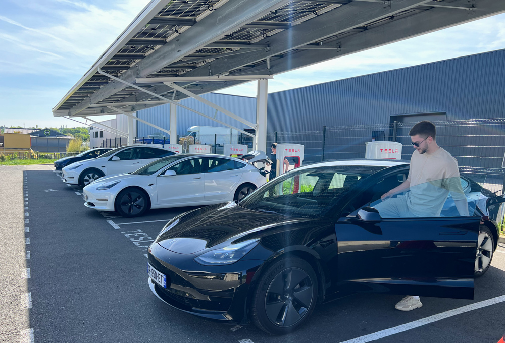  Tesla Model 3 очереди на зарядку