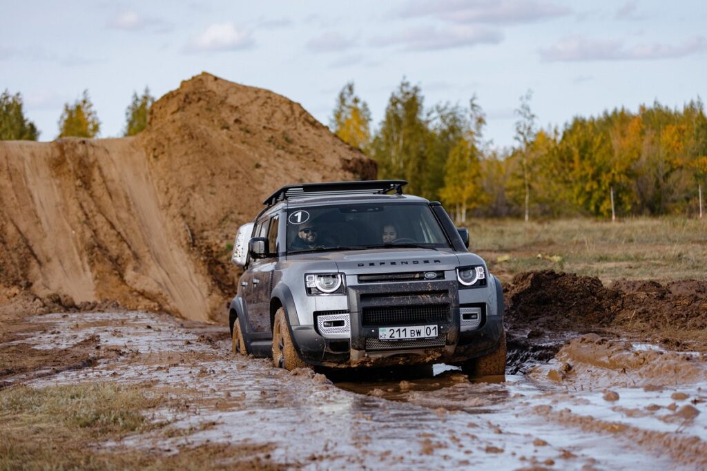 Land Rover Defender - тест-драйв грязь колея