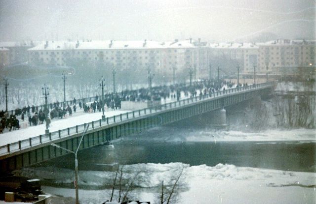 В Усть-Каменогорске лопнул мост через Ульбу 36 лет назад